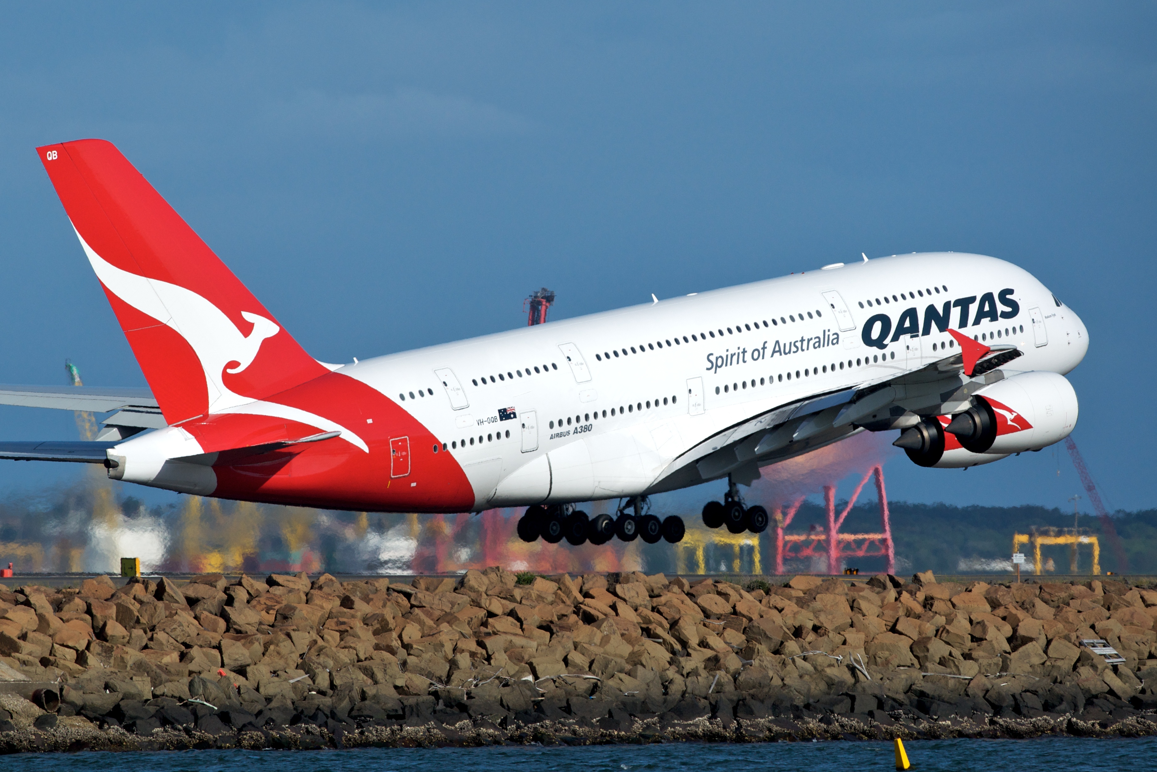 Qantas_A380_VH-OQB_Sydney