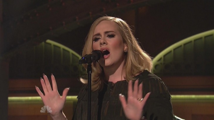 Adele-sings-Hello-on-SNL-Saturday-Night-Live-VIDEO