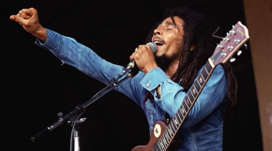 Bob-Marley-Singing-with-Clenched-Fist