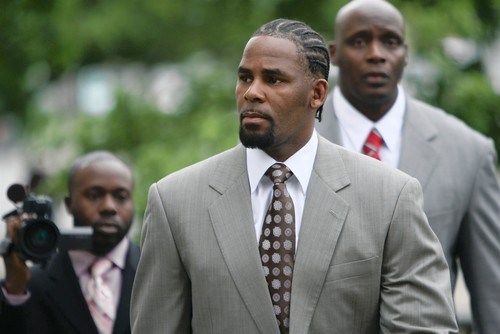 R&B star R. Kelly, 41, center, arrives at the Cook County Criminal Courts Building for his child pornography trial Tuesday June 3, 2008, in Chicago. The charges against Kelly stem from a 15-minute videotape that law-enforcement officials say he made with the alleged victim between Jan. 1, 1998, and Nov. 1, 2000. (Chicago Tribune photo by Mike Tercha) ..OUTSIDE TRIBUNE CO.- NO MAGS,  NO SALES, NO INTERNET, NO TV, CHICAGO OUT..